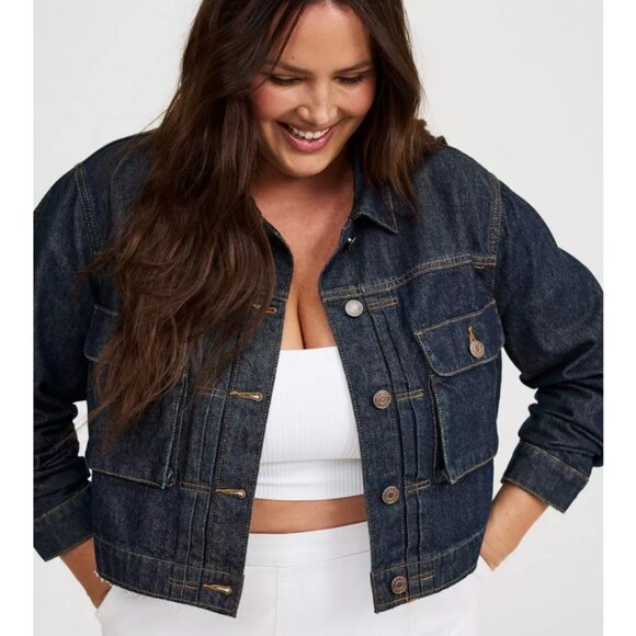 NWT Torrid 2 Rigid Vintage Denim Pleated Trucker Jacket 2X 18 20 - Picture 3 of 13